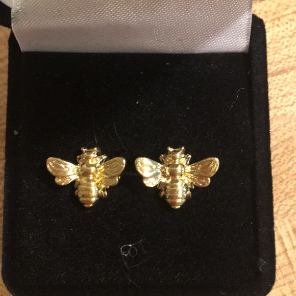 2 LEFT 2/$15 3/$22 Petite Gold Tone Bee Earrings - Picture 2 of 3
